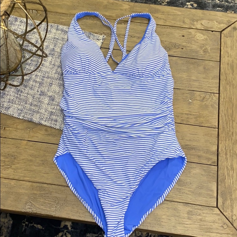 Sliming reversible one piece